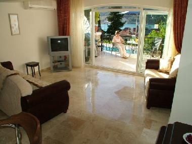Marina View Apartment Lounge
