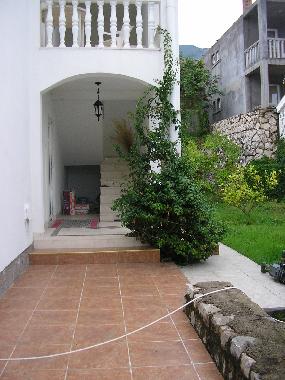 fronview of villa, entrance to ground and first flour separately