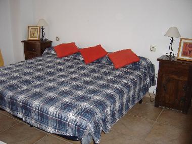 Big bedroom with own bathroom (2 beds 1m x 2m)