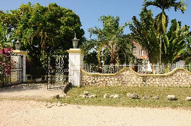 Holiday House in Runaway Bay (Saint Ann) or holiday homes and vacation rentals