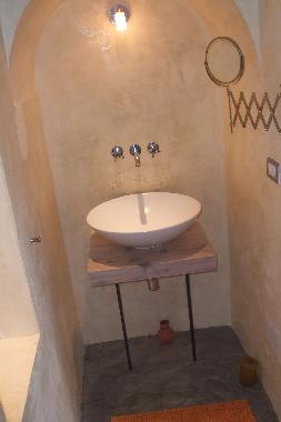 DETAIL OF BATHROOM