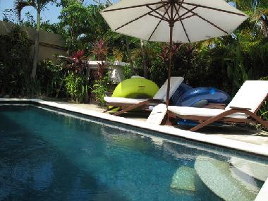Pool beds, parasol and pool toys are available