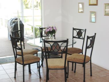 Dining Area with space for 6 people
