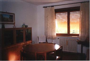 one room with 2 single beds