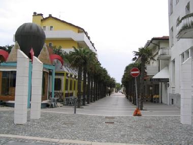 the pedestrian zone (pic had been done in winter)