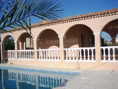 Holiday House in Molleges (Bouches-du-Rhne) or holiday homes and vacation rentals