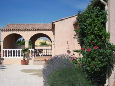 Holiday House in Molleges (Bouches-du-Rhne) or holiday homes and vacation rentals