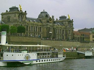 Holiday Apartment in Dresden (S�chsisches Elbland) or holiday homes and vacation rentals