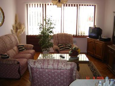 ..spacious living room..