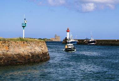 Saint-Vaast la Hougue ' s harbour