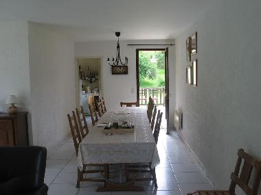 DINING AREA FOR 12 PEOPLE: KITCHEN DOOR AT BACKGROUND