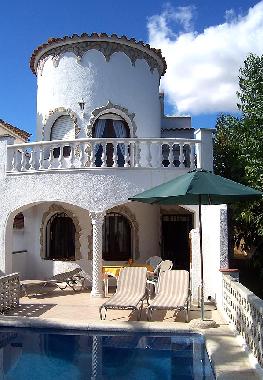 Holiday House in Empuriabrava (Girona) or holiday homes and vacation rentals