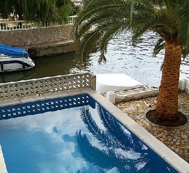 Holiday House in Empuriabrava (Girona) or holiday homes and vacation rentals