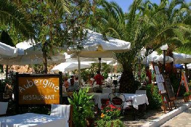 Elegant dining at the rooftop terrace or harbourside restaurants