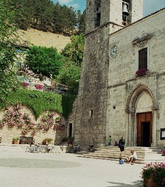 PESCASSEROLI'S DUOMO SQUARE