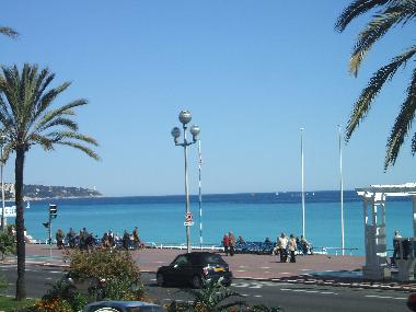 Promenade des Anglais in April, 800m from Apartment