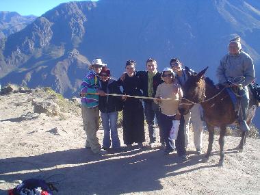 Our visitors with the family in the Colca Canyon. They are begining the trekking