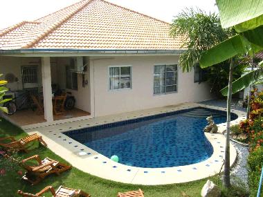 Detached bungalow with private pool
