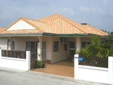 Detached bungalow with private pool