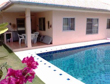 Detached bungalow with private pool