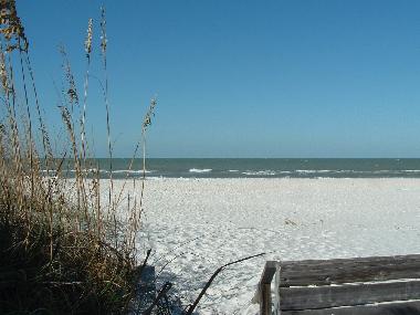 Beach entrance along El Dorado Avenue