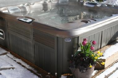 Enjoy a romantic evening dip in the hot-tub