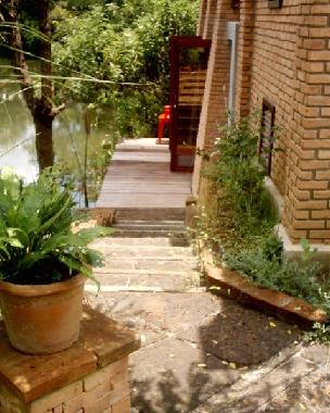 Tai Saeng Chan Pavilion - deck and entrance to living room