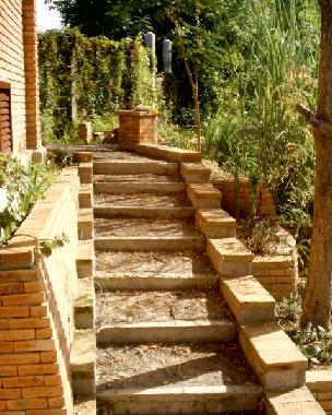 Tai Saeng Chan Pavilion - stairs leading down to deck and living room