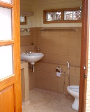 Tai Saeng Chan Pavilion - bathroom