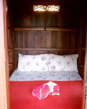 Tai Saeng Chan Pavilion - upper floor bedroom