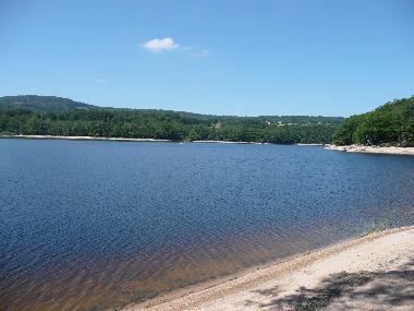 Lac de Chaumecon (25 km van Villa Anna)