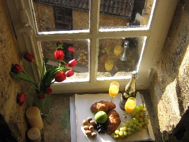 Beakfast overlooking thr roof tops and courtyard