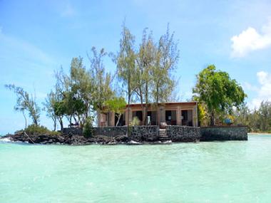 Holiday House in Roches Noires (Flacq) or holiday homes and vacation rentals