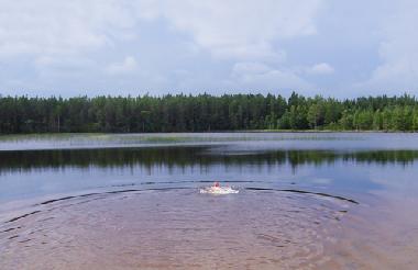 Splendid bathing in the Ljustjrnen lake