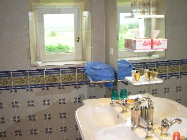 Bedroom - Oppede bathroom.