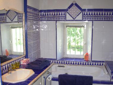 Shared bathroom - for Menerbes & Gordes.