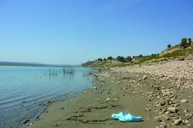 Beach at Cuevas del Campo on Lake Negratin
