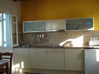 Open-plan front room/kitchen