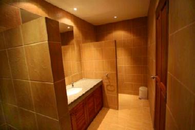 Both guest bedrooms 2 & 3 have identical private ensuite bathrooms.