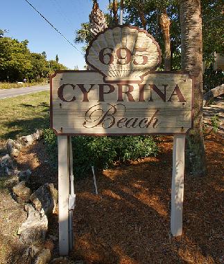 Street Sign :  Cyprina Beach