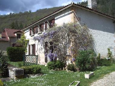 Holiday House in Saint L�on sur V�z�re (Dordogne) or holiday homes and vacation rentals