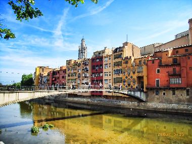 Holiday Apartment in Llan�� Valleta (Girona) or holiday homes and vacation rentals