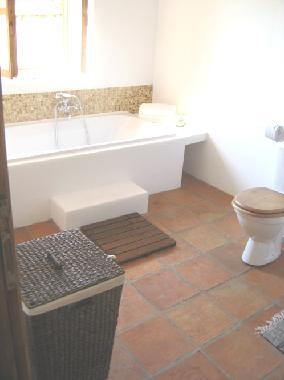 En suite bathroom to master bedroom