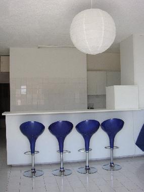 kitchen bar with 4 stools