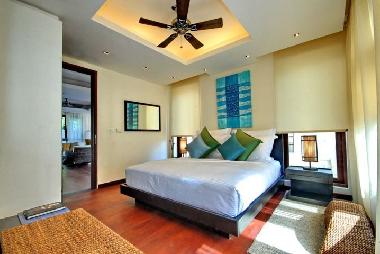 Bedroom 1 with kingsize bed