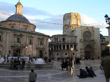 The Basilica and the Cathedral in Plaza de la Virgin