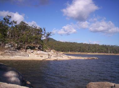 The surroundings: Lake Tinaroo