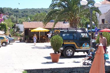 Restaurants and shopping possibilities