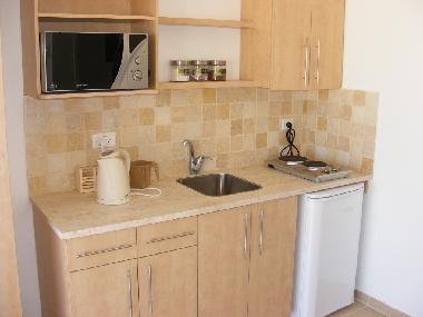 LANDSCAPE ROOM - KITCHENETTE