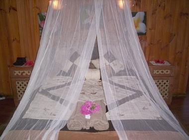 ( B ) - Queen size bed in Retreat.